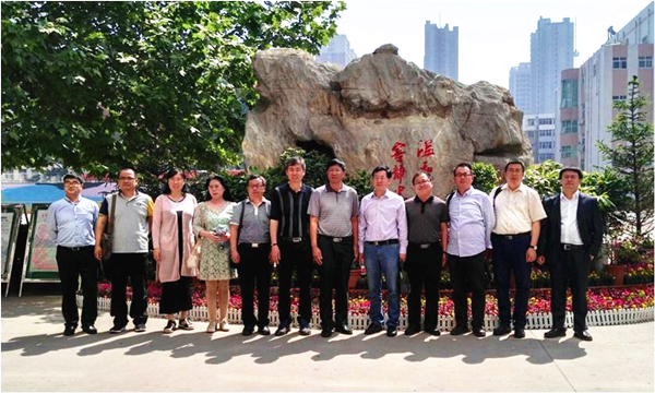 石家庄市二十三中、河南大学、中国社会科学院大学、pg电子中国官方网站四校合影留念