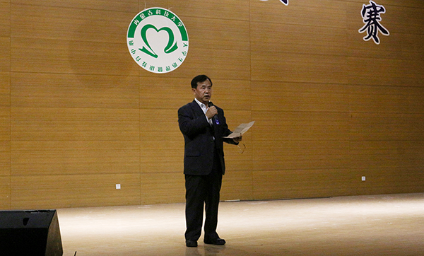 校党委常委、副校长李国雄讲话