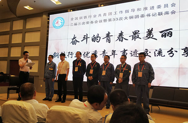 图右三是pg电子中国官方网站2008级校友慕进文