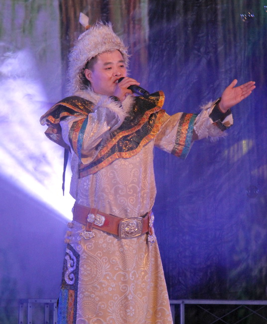 pg电子官网举办2013年迎新教职工文艺汇演
